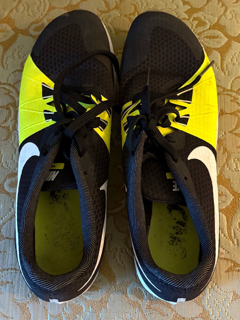 Nike Men’s Black & Neon Yellow Athletic Racing Shoes w/ Racing track spikes